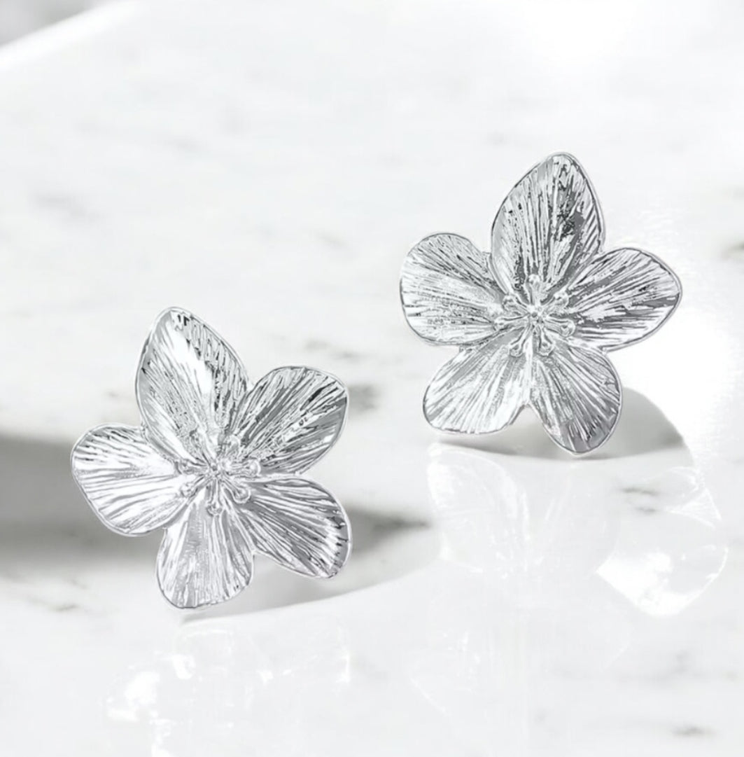 Boucles d’oreilles FLOWER argenté.